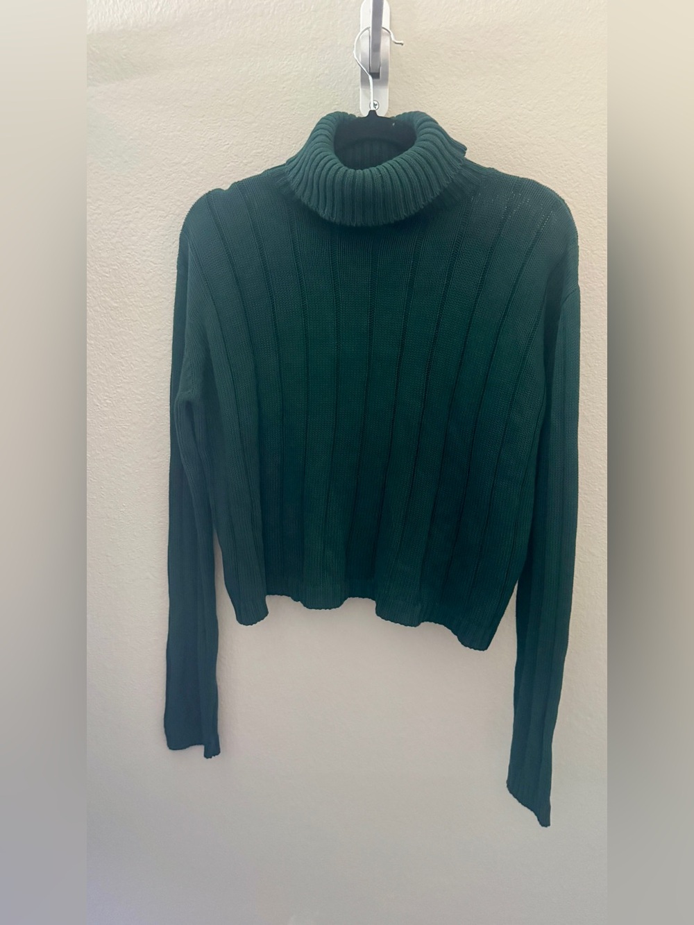 Brandy Melville Turtleneck Ribbed Cropped Sweater - Deep Green. Made in Italy